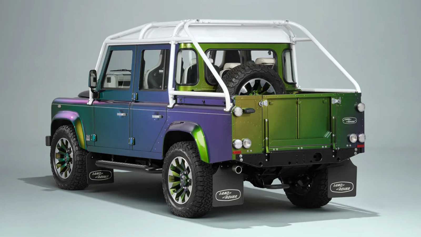 H νέα μίνι συλλογή που περιλαμβάνει τα Land Rover Defender Classic 90 Station Wagon, 90 Soft Top, 110 Station Wagon και το νέο 110 Double Cab (διπλοκάμπινο) Pick-Up.